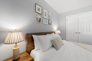 5 Schlafzimmer, Schreibtisch, Bügeleisen/Bügelbrett, kostenloses WLAN