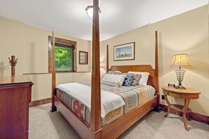 3 makuuhuonetta, työpöytä, silitysrauta/-lauta, ilmainen Wi-Fi