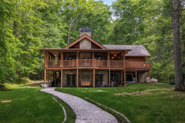 Exterior - Shine on the Cartecay • Hot Tub + Game Room • Hammocks & Fire Pits (Ellijay)