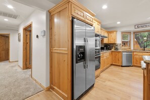 Dishwasher, electric kettle, toaster