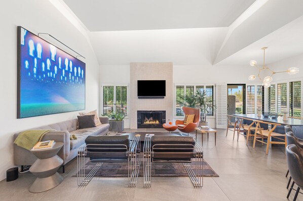 Smart-TV, Kamin