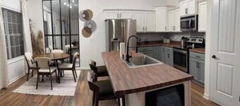 Beautiful, Cozy  and Airy Retreat with Lots of Character - NO CLEANING FEE