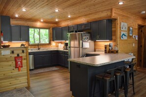 Fridge, microwave, oven, stovetop - Huge Custom 4-bedroom Chalet in Innsbrook Resort - Pet Friendly! (Innsbrook, MO)