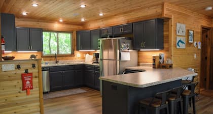 New Listing!! Huge Custom 4-bedroom Chalet in Innsbrook Resort - Pet Friendly!