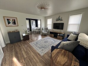 Smart TV, libri, studio