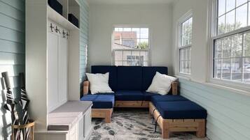 Smart TV, libri, studio