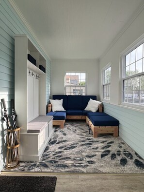 Smart TV, books, offices