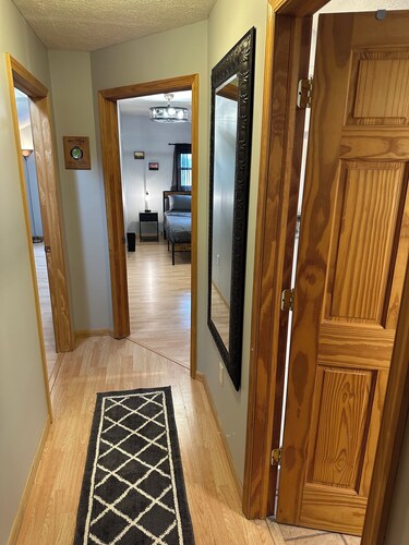 Sleep 6+ adults, new 2 Br 1 Ba adjacent to Bell Manor. Cleaning fees included!