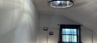 Sleep 6+ adults, new 2 Br 1 Ba adjacent to Bell Manor. Cleaning fees included!