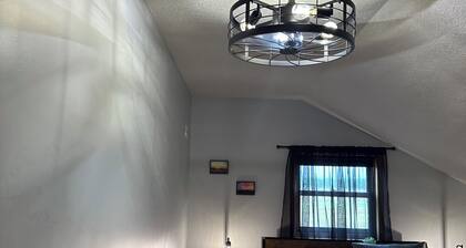 Sleep 6+ adults, new 2 Br 1 Ba adjacent to Bell Manor. Cleaning fees included!