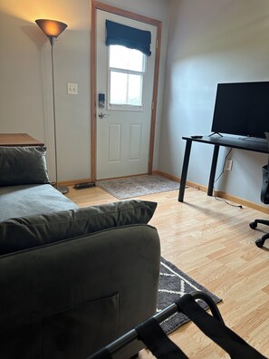 Interior - Sleep 6+ adults, new 2 Br 1 Ba adjacent to Bell Manor. Cleaning fees included! (Chillicothe)