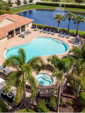 Piscine extérieure, piscine chauffée