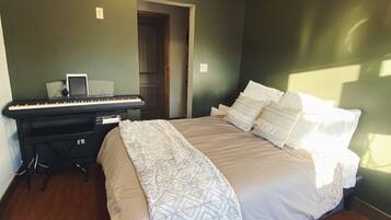 3 bedrooms, desk, iron/ironing board, WiFi