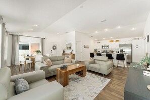 Smart TV - DISCOUNTED 2-bed Patio Villa in Waters Edge, near Eastport. Avail. Nov, Dec, Jan (The villages)