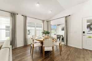 Dining - DISCOUNTED 2-bed Patio Villa in Waters Edge, near Eastport. Avail. Nov, Dec, Jan (The villages)