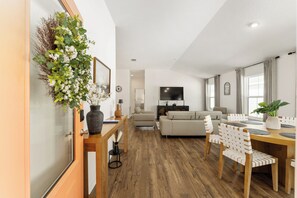 Interior - DISCOUNTED 2-bed Patio Villa in Waters Edge, near Eastport. Avail. Nov, Dec, Jan (The villages)