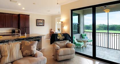 Lakewood National 4th floor condo with lake and golf coarse views - Green View Getaway