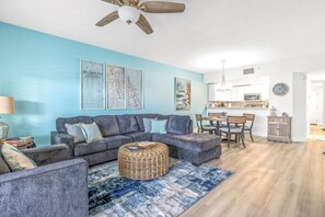 Una Smart TV, videojuegos, un reproductor de DVD