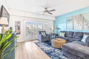 Una Smart TV, videojuegos, un reproductor de DVD