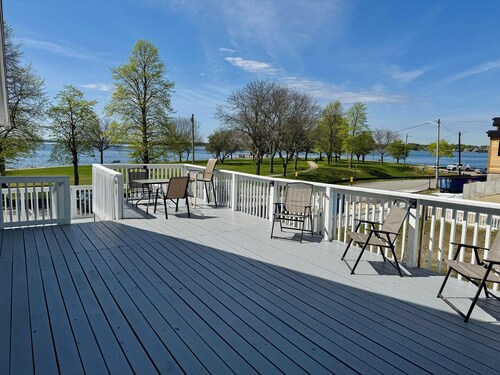 Unobstructed Beachfront Views in this 4-bed, 2 bathroom house in Riverside