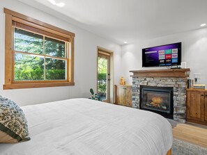 2 bedrooms, iron/ironing board, free WiFi, bed sheets - Jupiter Inn 03 | Near Slopes | Fireplace | Kitchen | Private Bedrooms | Hot Tub | Pool (Park City)