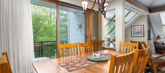 Sunrise Bear Ridge: 4BR, 3BA Ski In/Ski Out Condo