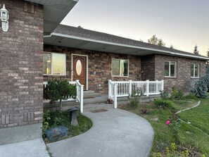 Exterior - Cozy bedroom in peaceful house in Rexburg with WiFi, AC and shared living space. (Rexburg)