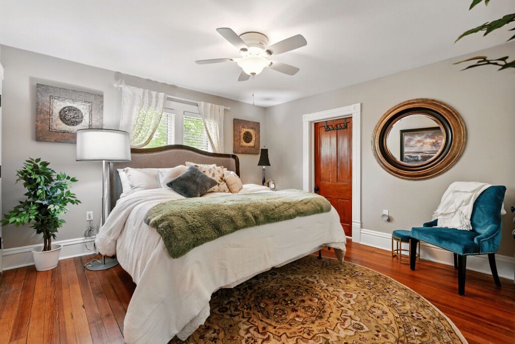 4 bedrooms, iron/ironing board, free WiFi, bed sheets