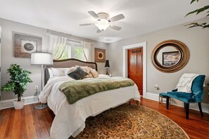 4 bedrooms, iron/ironing board, free WiFi, bed sheets