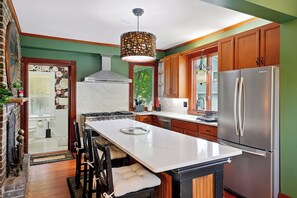 Mikroaaltouuni, uuni, liesi, astianpesukone