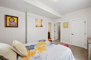 4 habitaciones, caja de seguridad en la habitación y escritorio