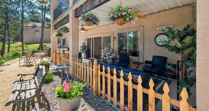 Beautiful 4br, 2 ba on 5 ac. Pvt patio, hot tub & pool table, 10 min fr USAFA