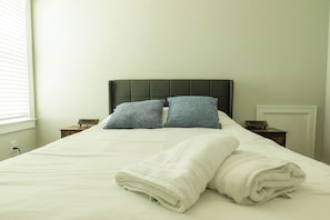 3 bedrooms, internet, bed sheets