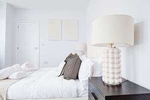 2 slaapkamers, een strijkplank/strijkijzer, gratis wifi, beddengoed