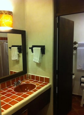 Bathroom - Mision Mares (Santa María Huatulco)