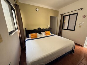 Comfort Room | Desk, laptop workspace, free WiFi - Hotel casa zoque colonial  (Tuxtla Gutiérrez)
