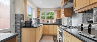 Modern 4-Bedroom Serviced Apartment in Coventry – Comfort, Space & Tranquillity