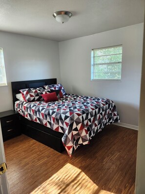 3 bedrooms, iron/ironing board, free WiFi, bed sheets