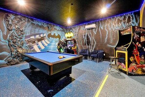 Games room - 12BR Solterra Mansion + Arcade Game Room & Pool (Davenport)