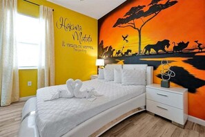 12 quartos, escrivaninha, ferros/tábuas de passar roupa, berço de viagem