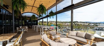 Modern 4-Bed Home Close to Beach in Barrack Point