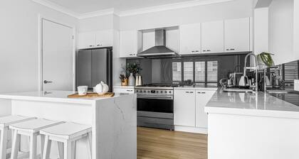 Modern 4-Bed Home Close to Beach in Barrack Point