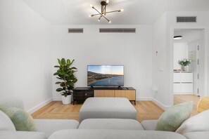 TV - Nice Casa los naranjos Marbella by Casa del sol HR (Marbella)