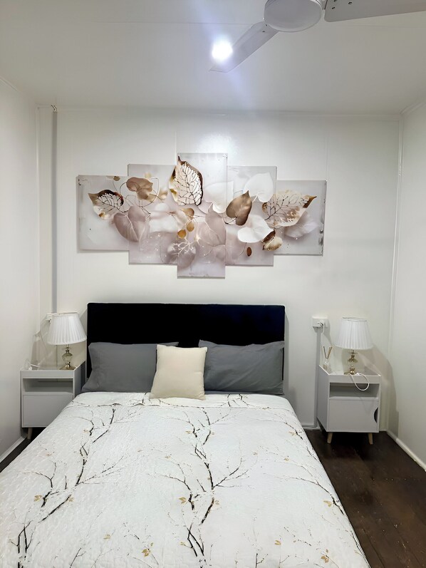 4 bedrooms, iron/ironing board, WiFi, bed sheets