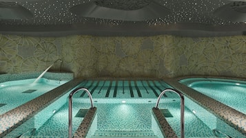 Un sauna, baño turco, tratamientos corporales, aromaterapia, masajes