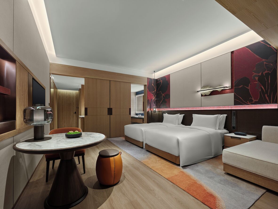 Peralatan tempat tidur premium, bar mini, meja 