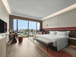 Premium bedding, minibar, soundproofing, free WiFi