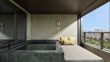 Superior villa (Yun Qi Onsen) | Luxe beddengoed, een minibar, geluiddichte muren, gratis wifi