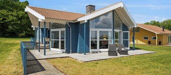 Sea view and calm in lovely house for 10 guests