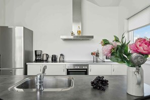 Réfrigérateur, four, plaque de cuisson, lave-vaisselle